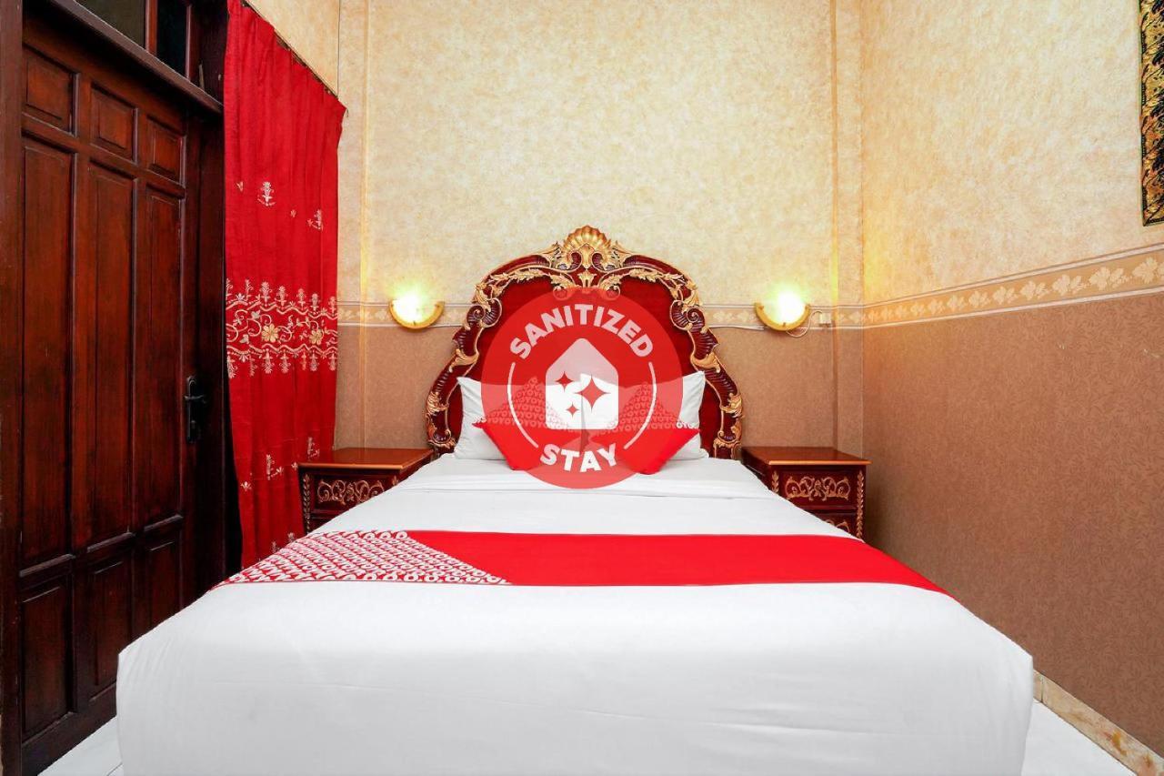 Oyo 231 Hotel Andita Syariah Сурабая Екстериор снимка