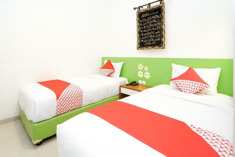 Oyo 231 Hotel Andita Syariah Сурабая Екстериор снимка
