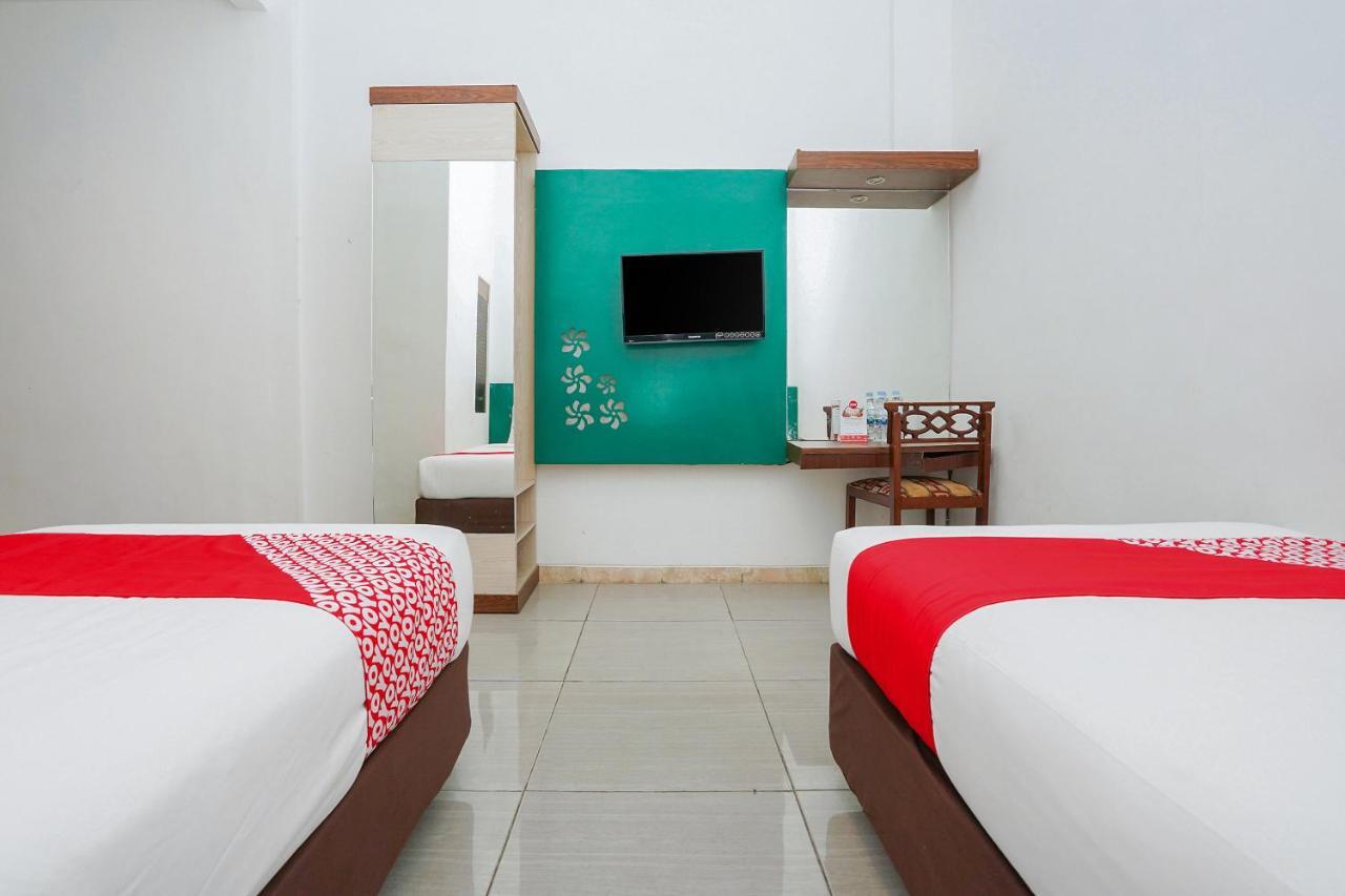 Oyo 231 Hotel Andita Syariah Сурабая Екстериор снимка