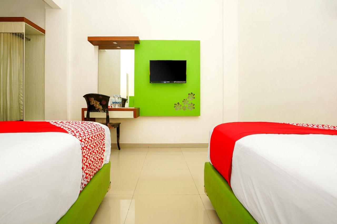 Oyo 231 Hotel Andita Syariah Сурабая Екстериор снимка