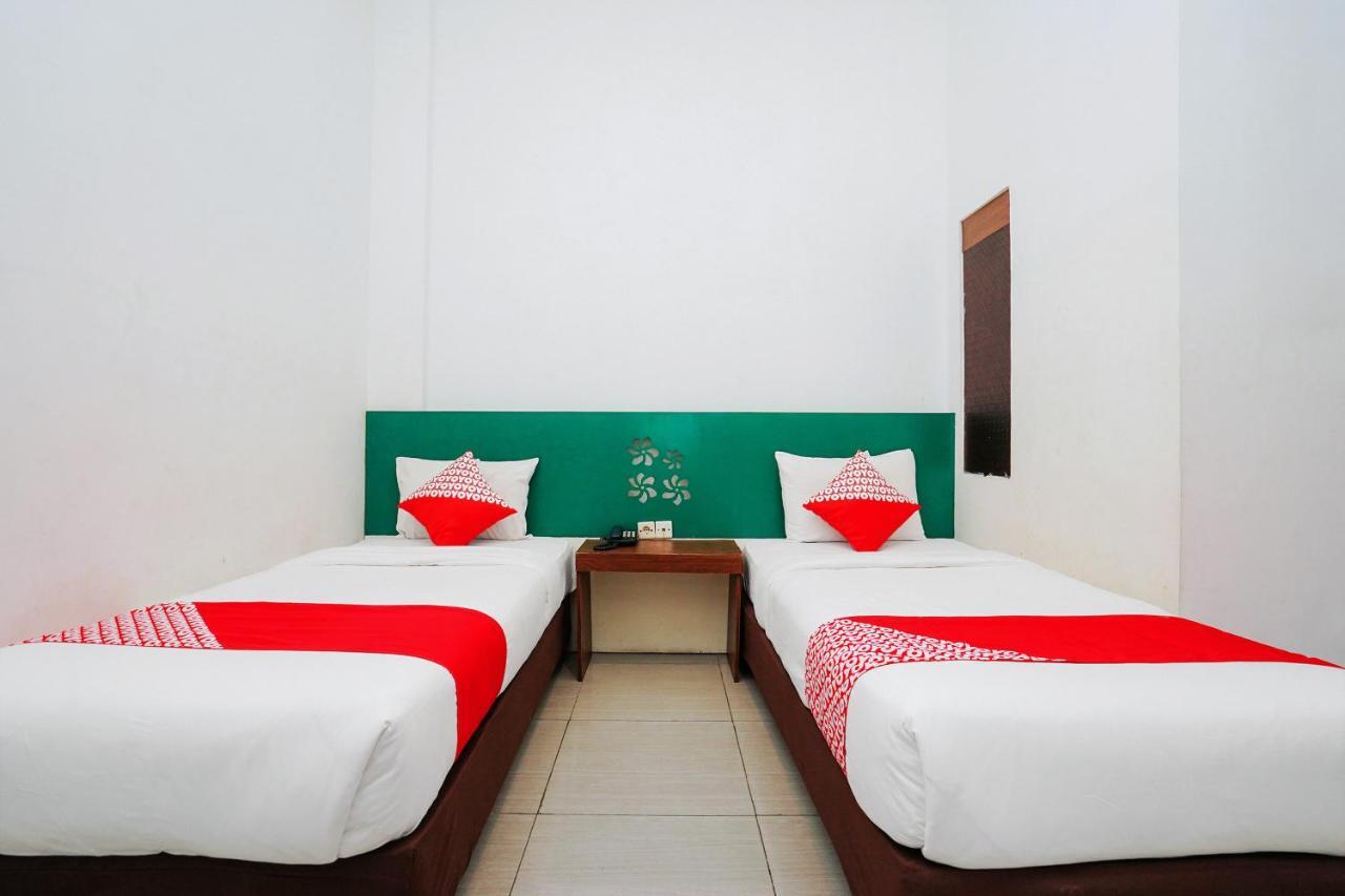 Oyo 231 Hotel Andita Syariah Сурабая Екстериор снимка