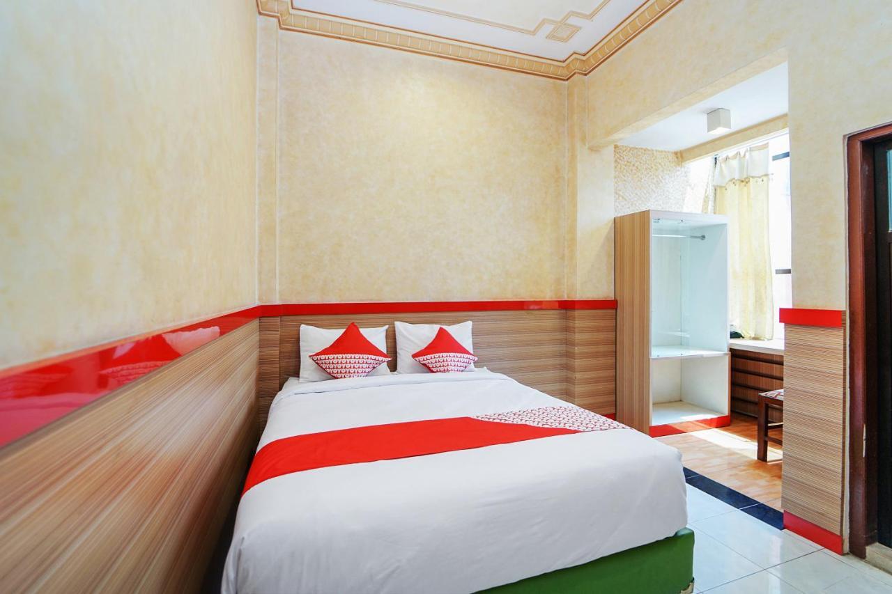 Oyo 231 Hotel Andita Syariah Сурабая Екстериор снимка