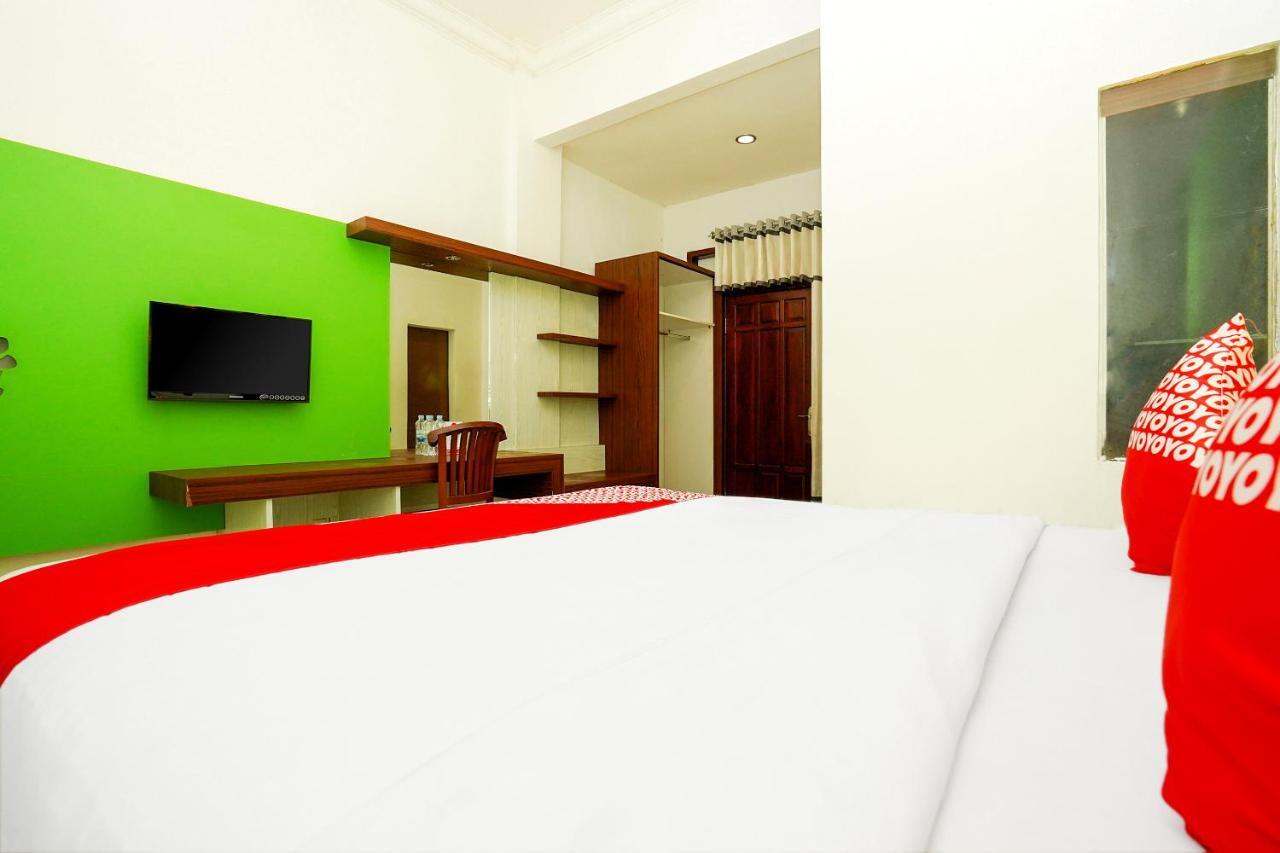 Oyo 231 Hotel Andita Syariah Сурабая Екстериор снимка
