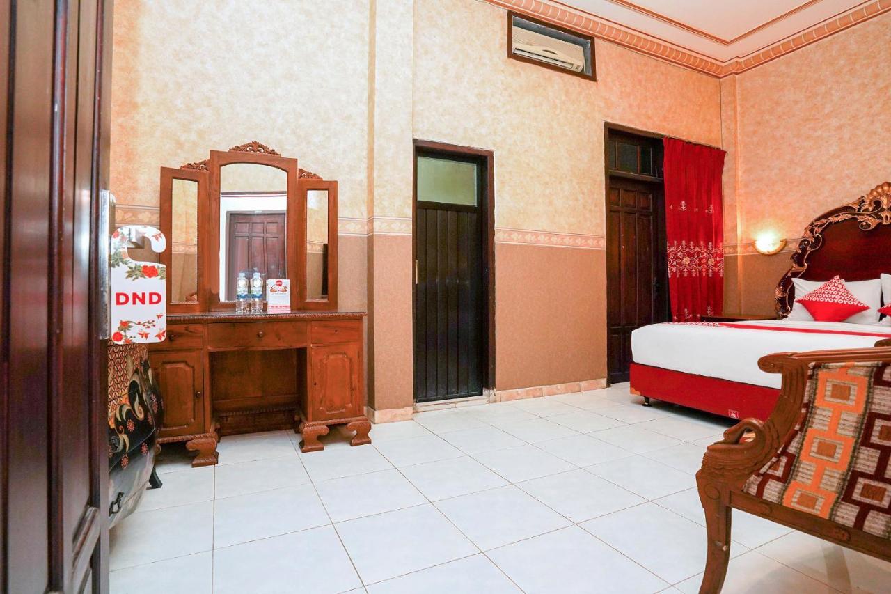Oyo 231 Hotel Andita Syariah Сурабая Екстериор снимка